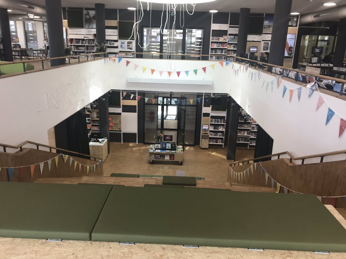 juankhalaf's tweet image. Prachtige nieuwe bibliotheek Leidsche Rijn @bibliotheek030 veel licht en ruime collectie #aanwinst