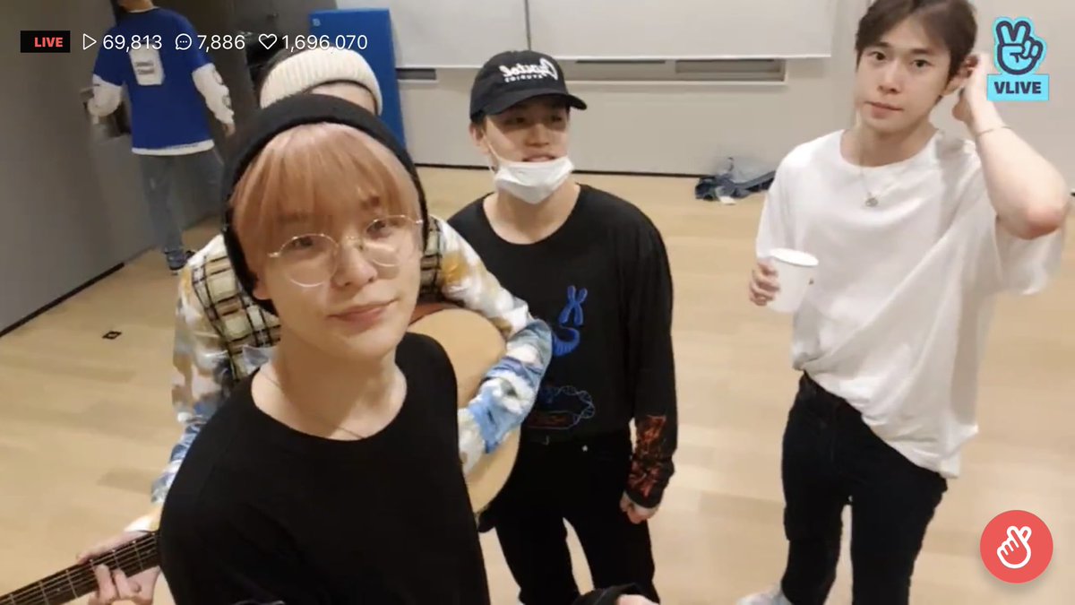hisbread's tweet photo. ถามจริงงงงงงงงงงงง ไปห้องซ้อมมมมมมมมมม ถามจริ๊งงงงงงงงงงงงงงงงงงงงงงงงงงงงงงง https://t.co/AXZIiivYFW