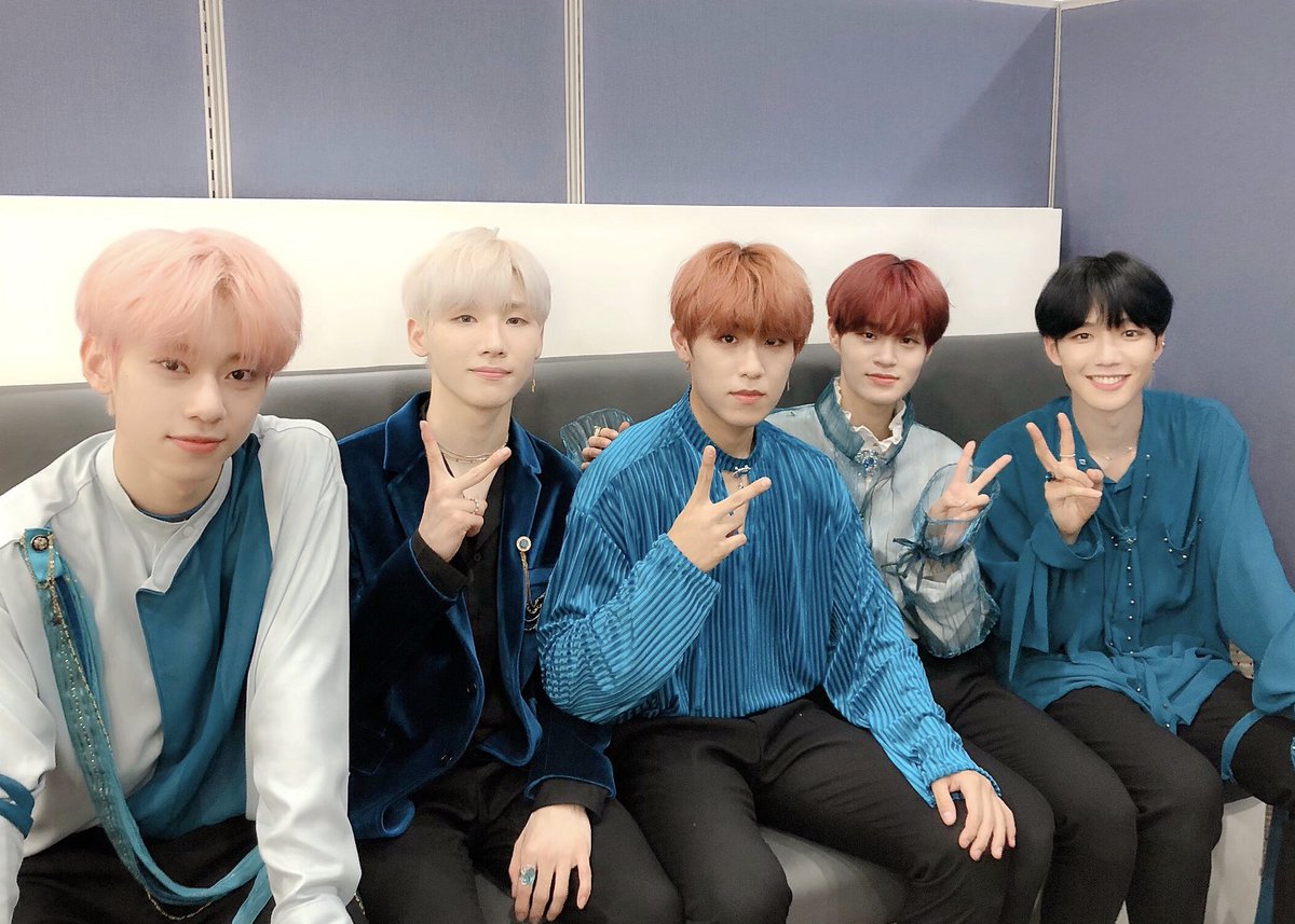 AB6IX's tweet photo. 데뷔 첫 방송부터 AB6IX의 길을 환히 밝혀준 ABNEW❤️ 앞으로도 함께 하기로 약속해요🌟

#BREATHE #B_COMPLETE #에이비식스 #임영민 #전웅 #김동현 #박우진 #이대휘 #브랜뉴뮤직 #BRANDNEWMUSIC https://t.co/wQjfdUIAxg