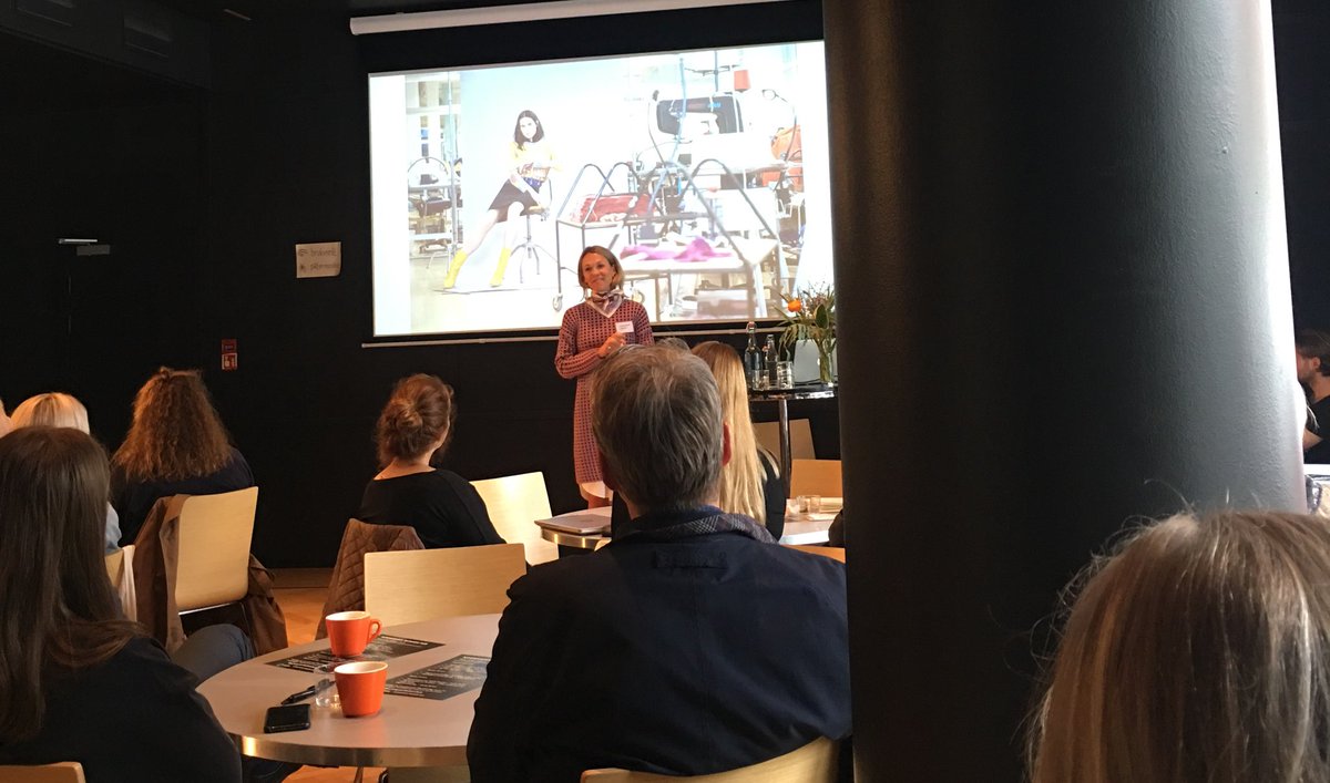 #norwegianfashionhub feirer 5 veldig vellykka år! Blir stolt av å få være med. Og utrolig spennende å høre <a href="/Oleana/">Oleana Boutique</a> <a href="/gerdasorhus/">Gerda Sørhus</a> med kult generasjonsskifte. Vi heier!! #bærekraft