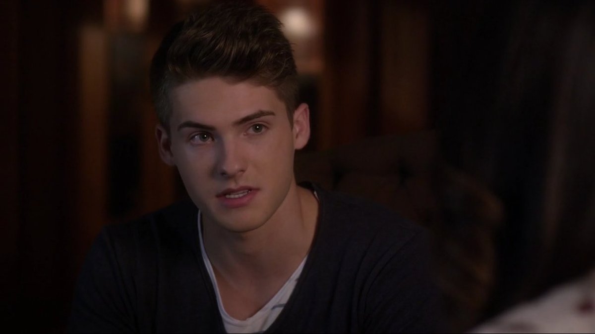 Коди кристиан волчонок. Тео волчонок. Тео значение. Theo james 2020. Тео значение.