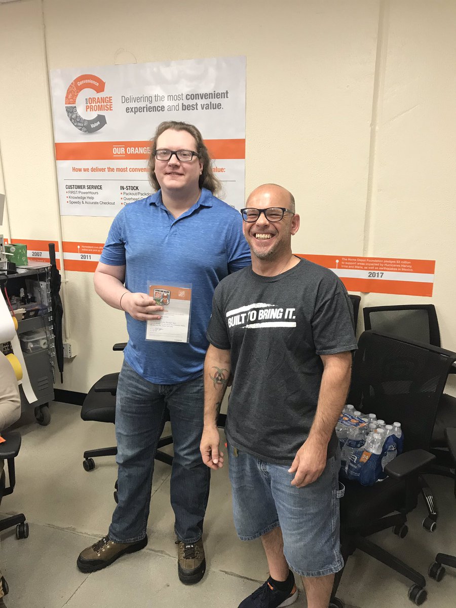 Bob15742780's tweet image. Papa’s in da house!!! Special recognition for these two. Thx Kieran and Jordan for all you do! This teams hard work sets us up for huge success. THANK YOU!!!#latenightsamepage
