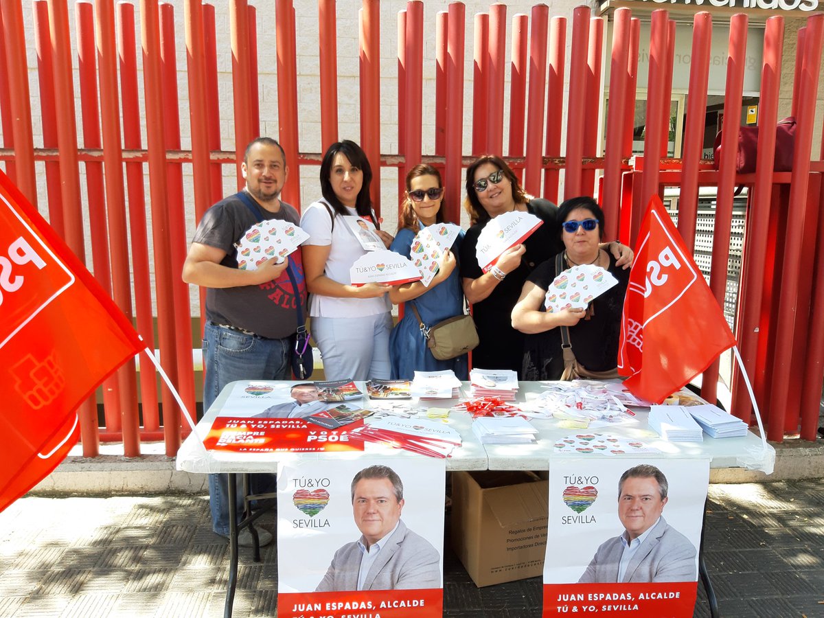 pinomontanopsoe's tweet photo. ...Seguimos con mesas informativas en #PinoMontano en la zona de "#LosParques", movilizandonos para que el domingo #26M sea una realidad #JuanEspadasAlcalde de #Sevilla

#TuyYoSevilla
#votaPSOE
#SiempreHaciaDelante https://t.co/i3K65GsRn2