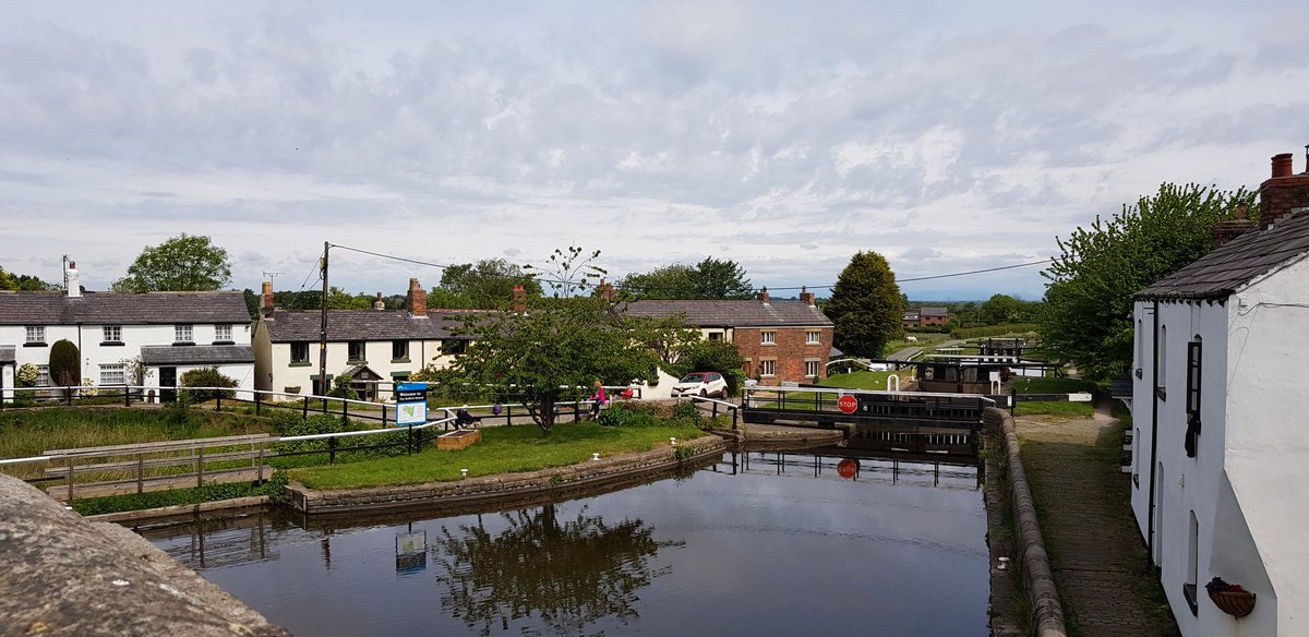 kierconstruct's tweet photo. Great scenery along the canal #bootsonforbuildings #kiernw https://t.co/tlEWdnGmsH
