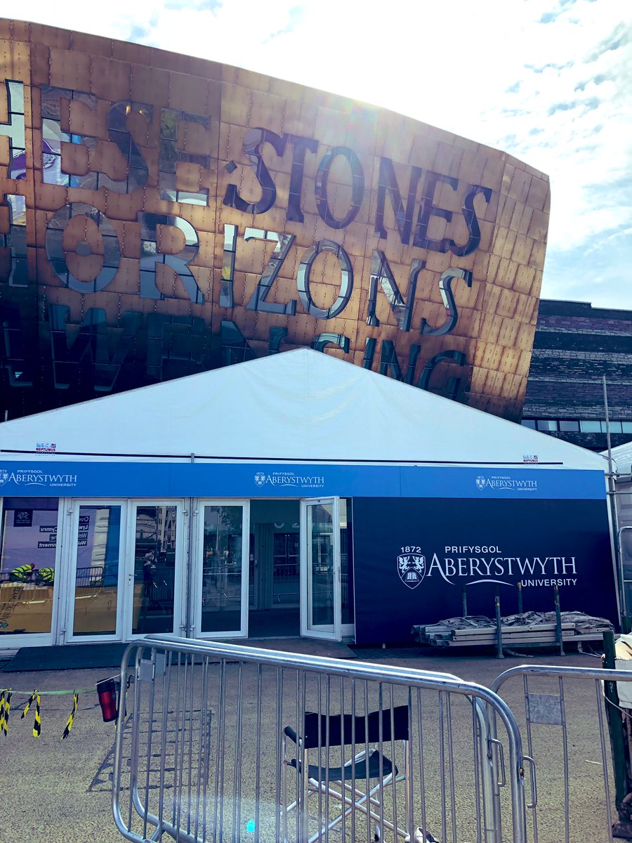 Credu fod <a href="/Prifysgol_Aber/">Prifysgol Aberystwyth</a> wedi cael y lle gorau yn <a href="/EisteddfodUrdd/">Eisteddfod yr Urdd a’r Celfyddydau</a> 
I think you’ve nailed the best pitch on the Maes <a href="/AberUni/">Aberystwyth University</a>