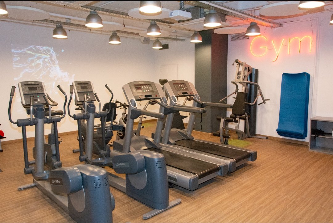 paradigmate's tweet photo. ¿Quién ha dicho que es tarde para la operación bikini? ¡Inauguramos gym en nuestras oficinas! ¡Se acabaron las excusas! 🏋🏻‍♀️💪 https://t.co/g55oNHdhZE