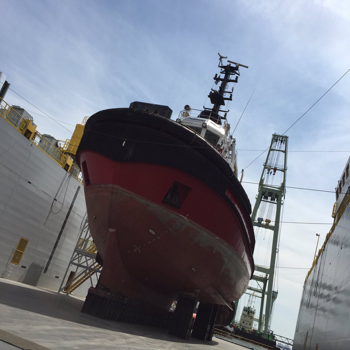 Jo_Vdherten's tweet photo. A day at the office @portofantwerp #floatingdrydocks #portofantwerp #newcolleagues #welcomeday #intunewith #eenmet https://t.co/JpzMaqwLHo
