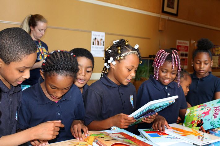 ePubMATIC's tweet image. US National Book Foundation Program To Distribute 1-Millionth Book buff.ly/2WdEY6g #BookRichEnvironments #ChildrensBooks #books #literacy #NationalBookFoundation #reading #USA