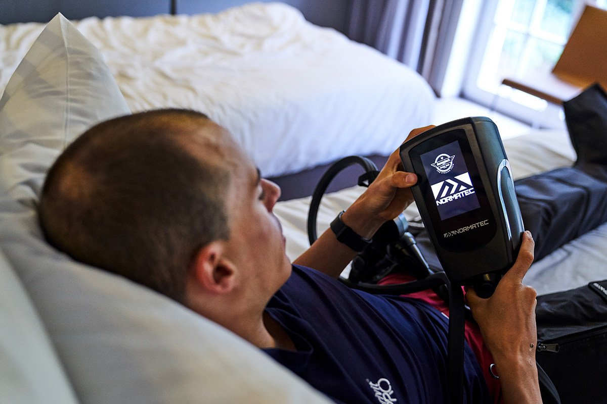 Rehab_Medic's tweet image. El equipo de @deceuninck_qst número 1 en el ranking UCI World Tour Rankings, también confía en el sistema de recuperación avanzada de @NTRecovery .
#normatec #recovery #recoveryroutine #deceuninckquickstep #uciworldtour #tourdefrance #rehabmedic
