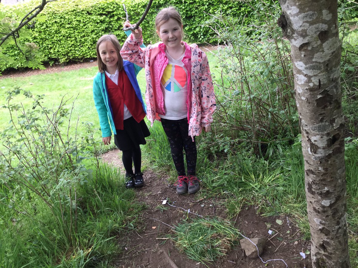 MissFranceBPS's tweet photo. P3 and P4 were out in the forest this morning creating #microjourneys for #OutdoorClassroomDay We had lots of fun problem solved no in our pairs to imagine the journey from an ants point of view π π² @FTaylor_Bankier https://t.co/IcHD10BuCt