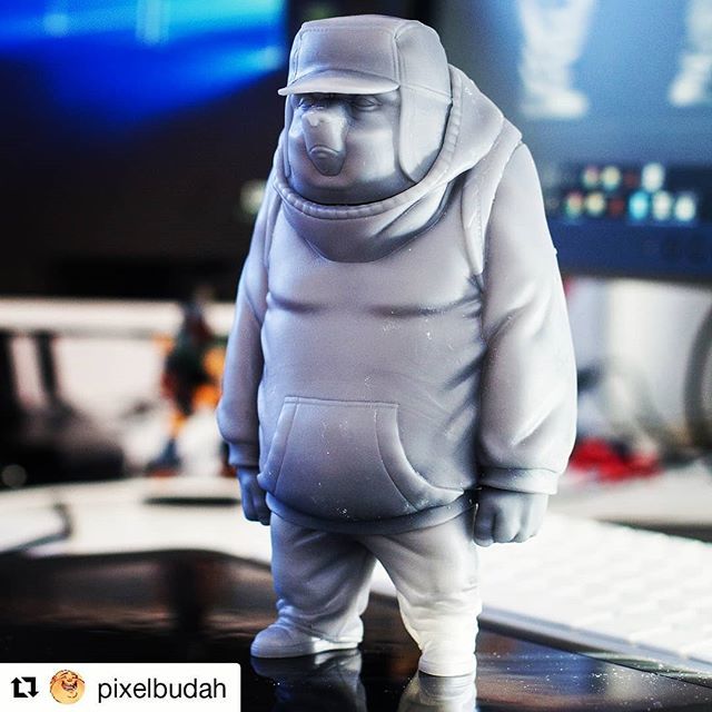 plastiic_io's tweet photo. Impressive #dlpprint by: @pixelbudah

#Repost
・・・
KUB had such a great time sculpting this big fella based on the fab works of @mikefudgeart make sure you see this guy @urbanvinyldaily @designercon #3dprinted #3dprint #3dprinting #resinprinter #resin… https://t.co/tvbnjIz9ih https://t.co/tShB3MDxsJ