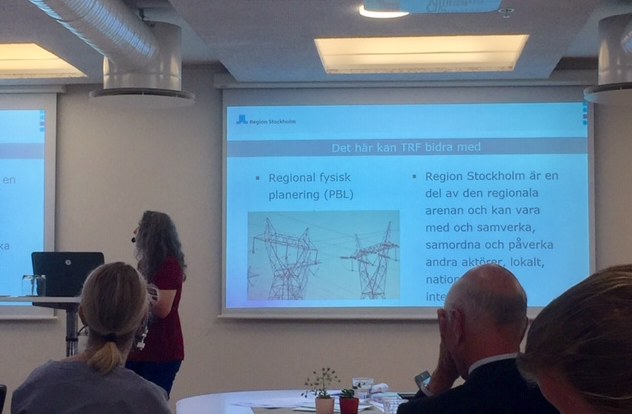 SLL_TRF's tweet photo. Det som @regionstockholm bidrar med i energifrågan är att samverka, samordna och påverka olika aktörer - lokalt, nationellt och internationellt, säger Elisabeth Mårell @SLL_TRF på kommunkontaktmötet. https://t.co/2y4OPrEg0d
