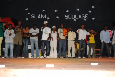 FestivalVuga's tweet photo. Après le #concours de la #francophonie Dis moi tes Dix mots, ces #jeunes slameurs(es) se réunissent pour #perpétuer le slam au #Burundi en créant le premier #club de slam #burundais : #Génération Slam https://t.co/UUkl6HrVyI