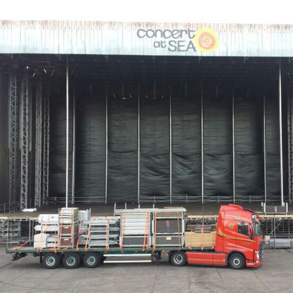 FiLogic's tweet image. In ons nieuwe klantverhaal geven wij het woord aan Willem Jonkers, eigenaar van Vosbergen Transport. Lees hoe hij en zijn broer met een klantgerichte aanpak en duurzaam ondernemerschap een gezonde onderneming opbouwden.  filogic.nl/vosbergen-tran…