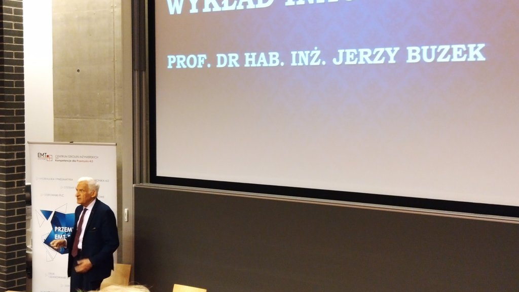 renatacaban's tweet photo. Razem z prof  @JerzyBuzek uczestniczę dziś z w konferencji #blockchain #przemysł4_0  #RIPH w @Miasto_Gliwice. @Europarl_PL zajmuje się już funduszami wspierania w tworzeniu takich rozwiązań. #KoalicjaEuropejska #WyboryPE #WielkiWybór @Politechnika @Nowoczesna @KObywatelskaPON https://t.co/Vk8TQcS0YM