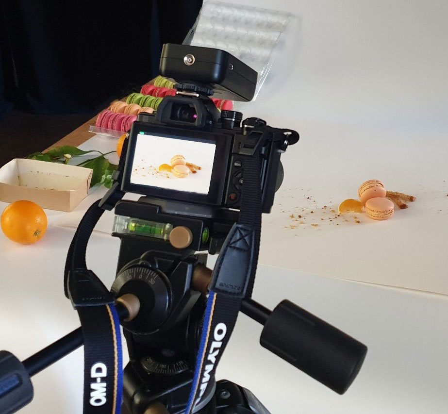 Est-ce qu'on peut dire qu'une prise de photo dans une photo est une photoception ?🤔
Plus sérieusement, aujourd'hui on chouchoute des #macarons pour une séance #photo d'exception. 😋
#jeudiphoto