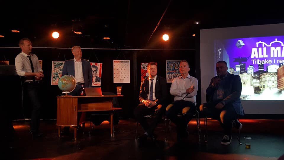 AllMaktShow's tweet photo. @roysteffensen @Real_Frp @geirpo @sveinungen @eirikbergesen Det var veldig morsomt å ha besøk av rogalandsbenken - og selveste Mørkets Fyrste. https://t.co/hLerv9LVjz