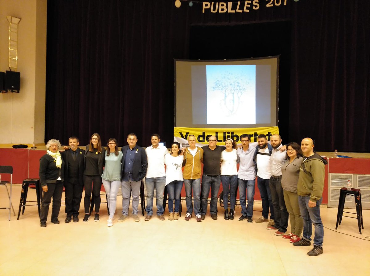 PobleFem's tweet photo. ACTE CENTRAL DE CAMPANYA
Estem preparats/es i mes forts/es que mai.
Gràcies per la gran assistència. 
#municipals2019 #eleccions #acordmunicipal #erc
El #26m VOTA #fempoble https://t.co/RODtbJaNnW
