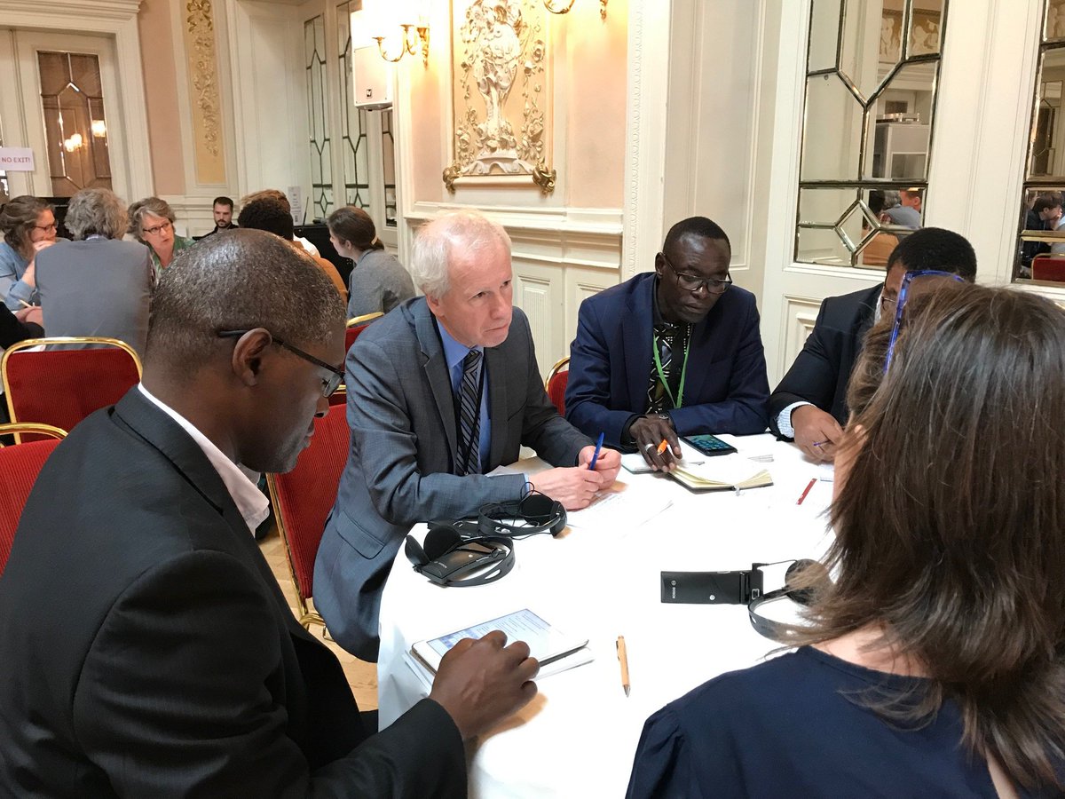 HonStephaneDion's tweet image. J'ai eu le plaisir de présider une discussion à la Conférence internationale sur l'action pour le climat sur le Powering Past Coal Alliance avec des représentants municipaux de différents pays. Le @PastCoal a besoin de villes et les villes ont besoin du @PastCoal! #ICCA2019