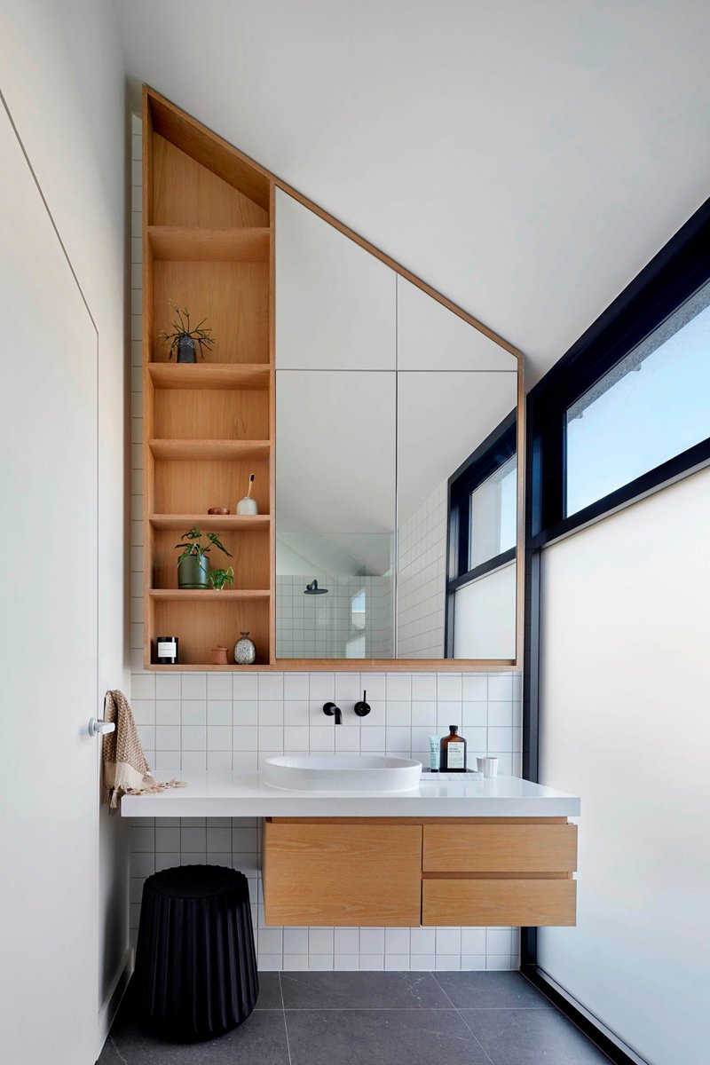 architectsideas's tweet photo. Cable house was never as elegant as it is now and the credit goes to Tom Robertson architects as they turned not so beautiful worker’s cottage into a beautiful house. To know more https://t.co/SpIGjRbD4m

#CableHouse
#TomRobertsonArchitects https://t.co/JJ8Z1KhaL3