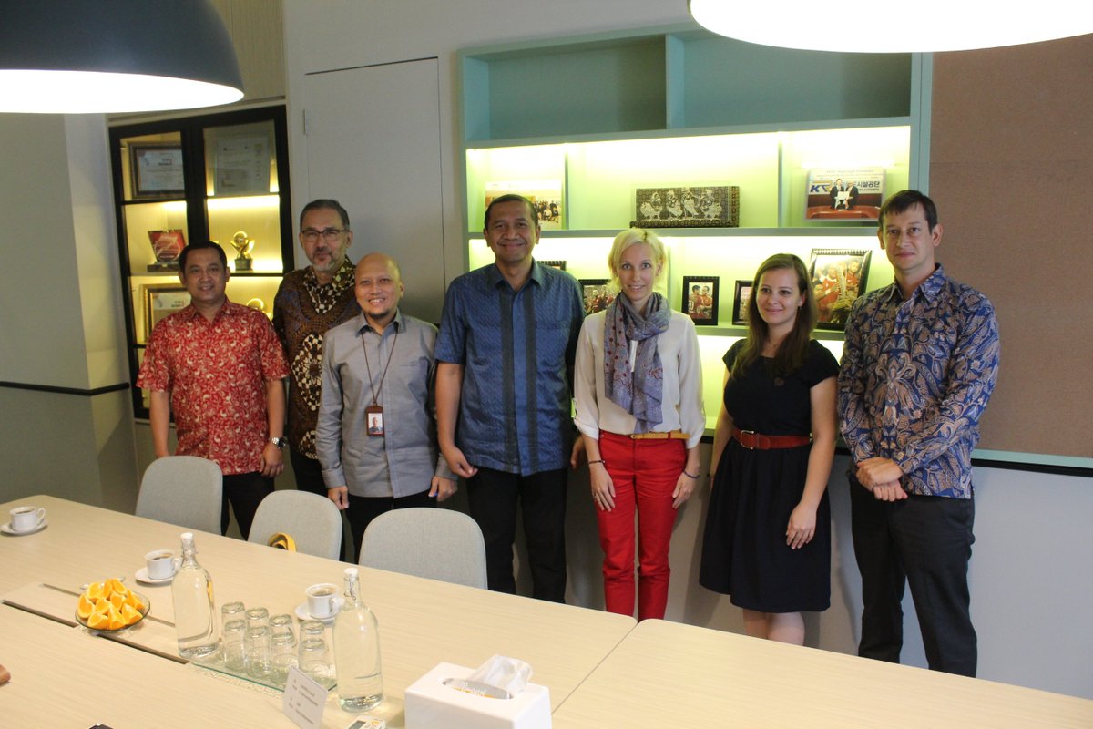 jakartautilitas's tweet photo. PT Jakarta Propertindo menyambut kunjungan Duta Besar Hungaria untuk Indonesia Judit Pach, dalam rangka ekplorasi peluang kerjasama perusahaan hunggaria dengan Jakpro Group, 
pertemuan ini turut di hadiri COO Jakpro , CEO &amp; COO PT Jakarta Utilitas serta CEO Jakarta Infrastruktur https://t.co/JFuNQif80K