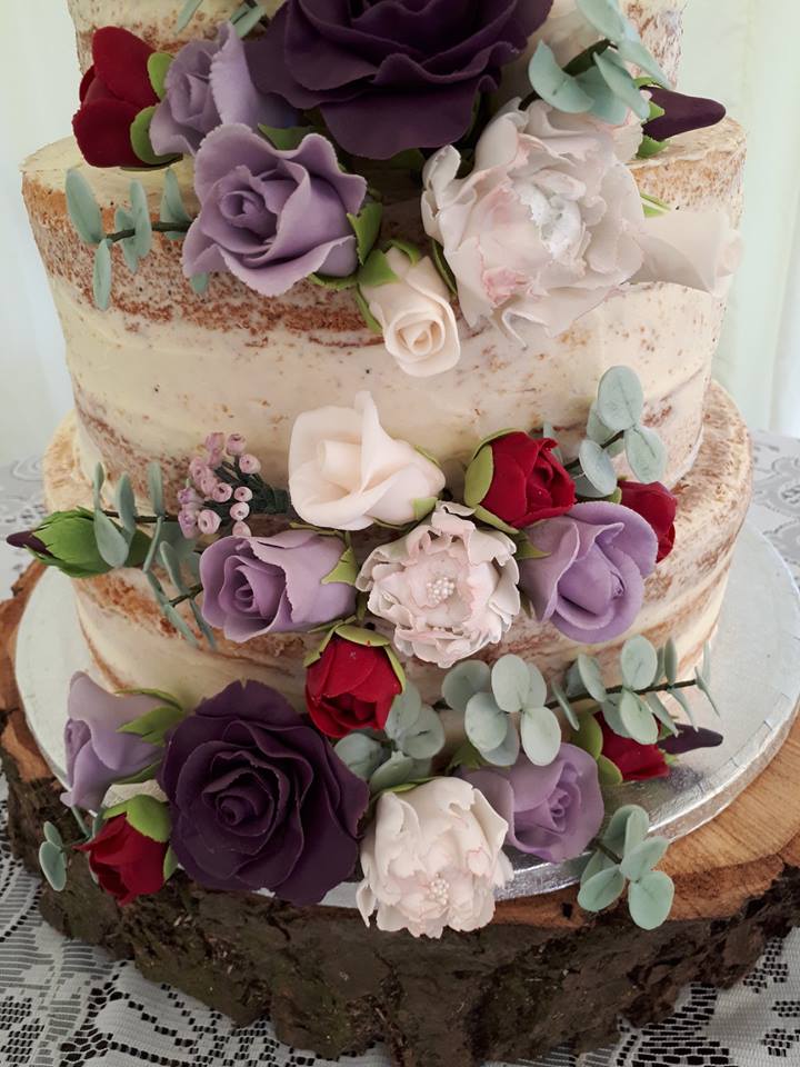 Morning you lovely lot!!😊😊 
today we thought we would show off some amazing cakes that have been made using our products. If you would like to browse or purchase any of our products you will find the full range at beauproducts.co.uk