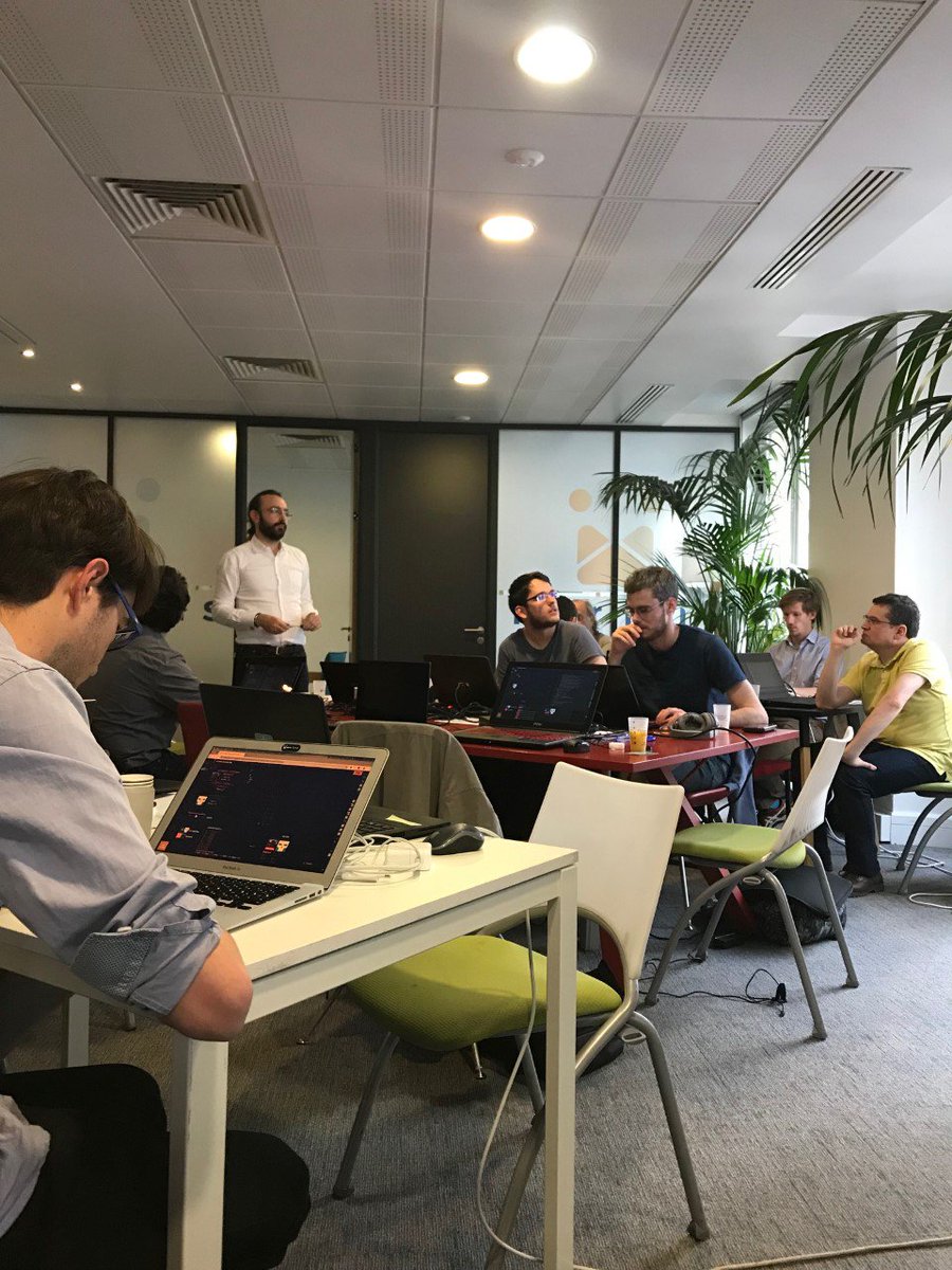 egaetan's tweet image. Soirée 🍕 #codinghub #ACodeOfIceAndFire ❄️ 🔥 hier soir chez @Meritis, merci à tous les participants pour leur bonne humeur, bravo à tous ceux qui ont amélioré leur bot ! Rendez-vous au prochain contest @CodinGame