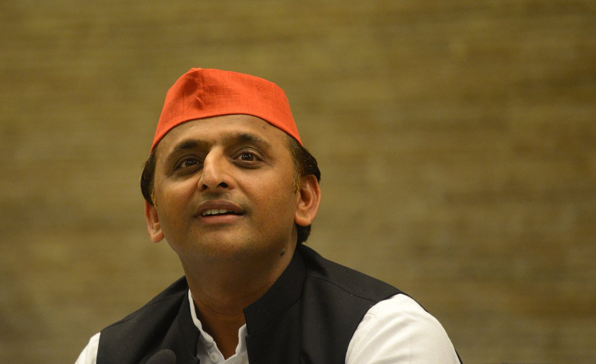 scroll_in's tweet photo. #KeyFights: Samajwadi Party chief @yadavakhilesh is leading the Azamgarh poll by 68,846 votes ahead of BJP candidate and Bhojpuri film star @nirahua1 in Uttar Pradesh, according to the ECI. https://t.co/401avlsblF
#ElectionResults2019 https://t.co/P8u1tlFbs4