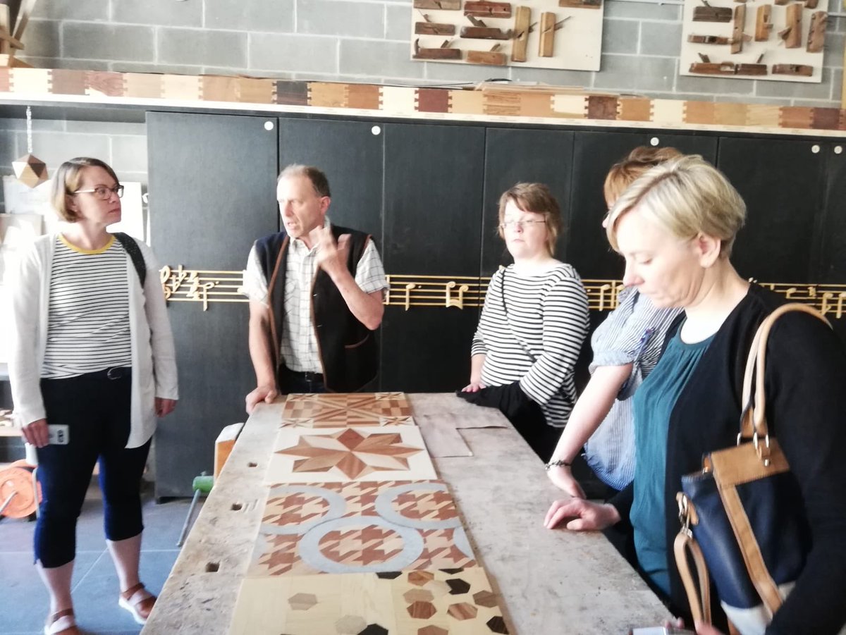 AmiciDiCometa's tweet image. #RealityBasedLearning and the #SchoolEnterprise approach applied in the #Wood sector in Cometa | #day3 of study visit for @axxell_finland delegates at @contradascs with @LaureenDepalma and the teacher #PietroGarbagnati