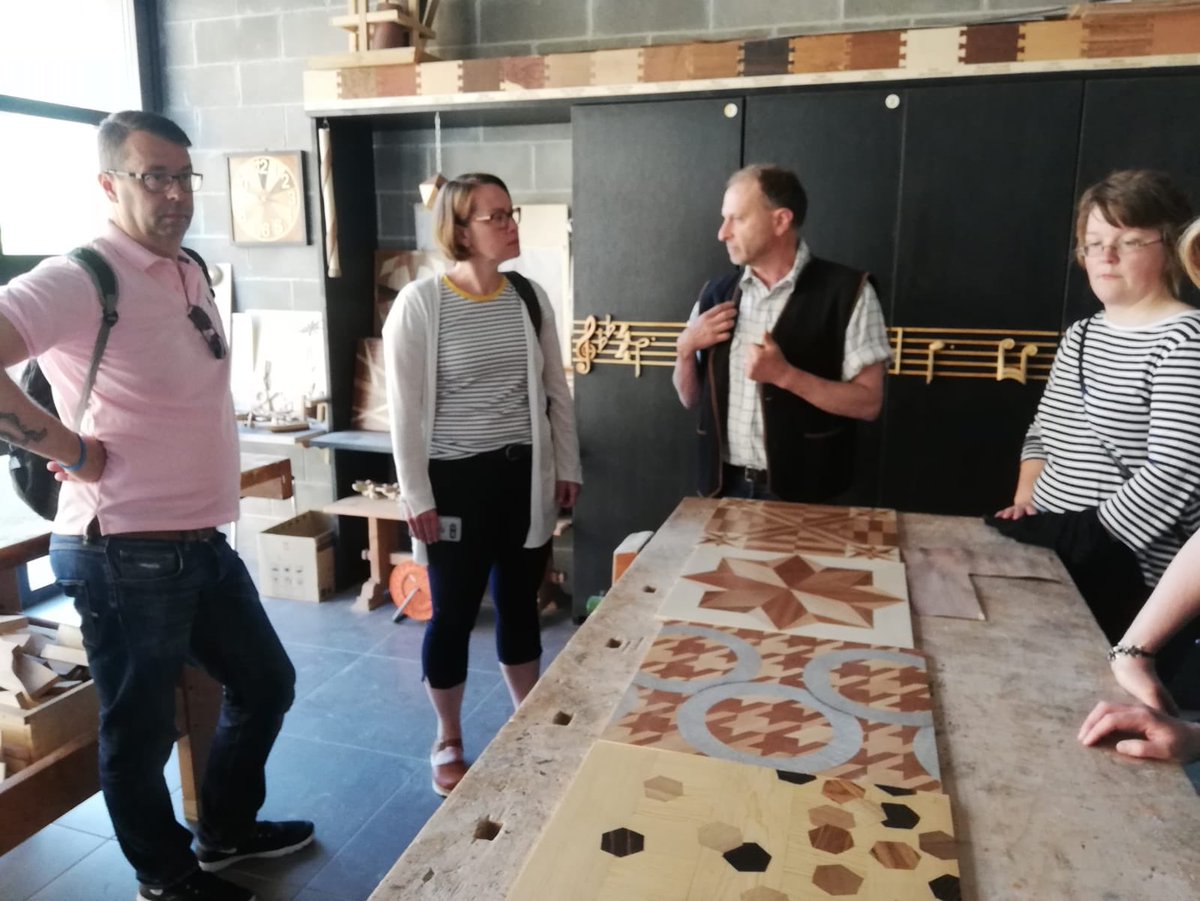 AmiciDiCometa's tweet image. #RealityBasedLearning and the #SchoolEnterprise approach applied in the #Wood sector in Cometa | #day3 of study visit for @axxell_finland delegates at @contradascs with @LaureenDepalma and the teacher #PietroGarbagnati