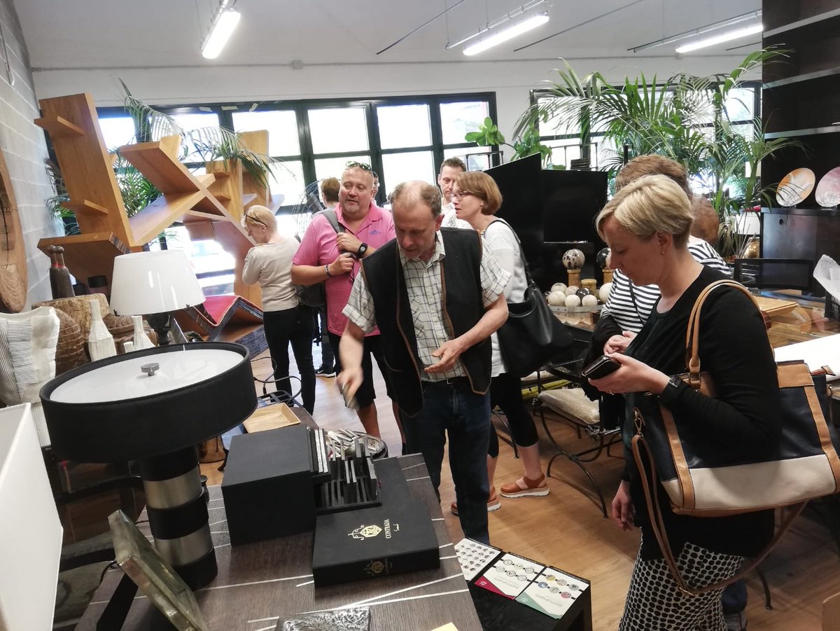 AmiciDiCometa's tweet image. #RealityBasedLearning and the #SchoolEnterprise approach applied in the #Wood sector in Cometa | #day3 of study visit for @axxell_finland delegates at @contradascs with @LaureenDepalma and the teacher #PietroGarbagnati