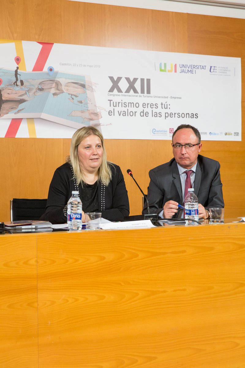 fue_uji's tweet photo. 👏👏Comienza la segunda jornada del XXII #Congreso Internacional de #Turismo Universidad-Empresa. Os dejamos con imágenes de ayer. 😃Hoy hablaremos de empleados felices, resultados positivos. La importancia del bienestar, entre otros muchos temas #SomUJI #tourism #turisme #FUEUJI https://t.co/msSN8b8Zyc