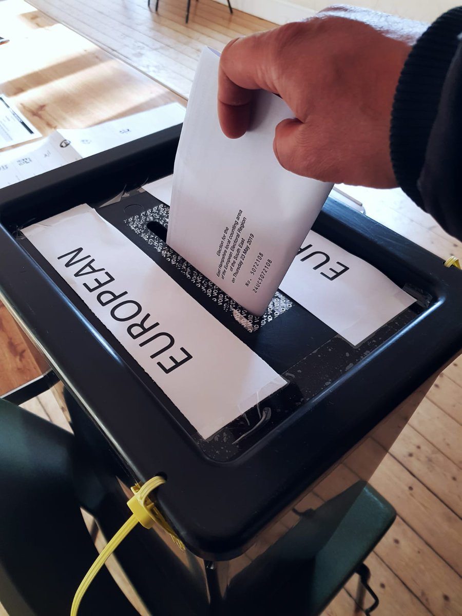 EUI_EGPProg's tweet photo. .#EuropeanElections2019 have started today! If you still wonder which party to vote for, consult our online tool and make an informed choice ➤https://t.co/4tDjOJJ2rf 

#euandi2019 #ThisTimeImVoting #EP2019 #EUelections2019 https://t.co/q8G1XSw39T