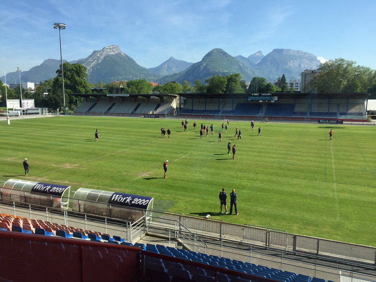 FCGrugby's tweet image. Les joueurs préparent la réception de Lyon sur la pelouse du Stade Lesdiguières 

#AllezFCG #FCGLOU #EnsembleJusquAuBout