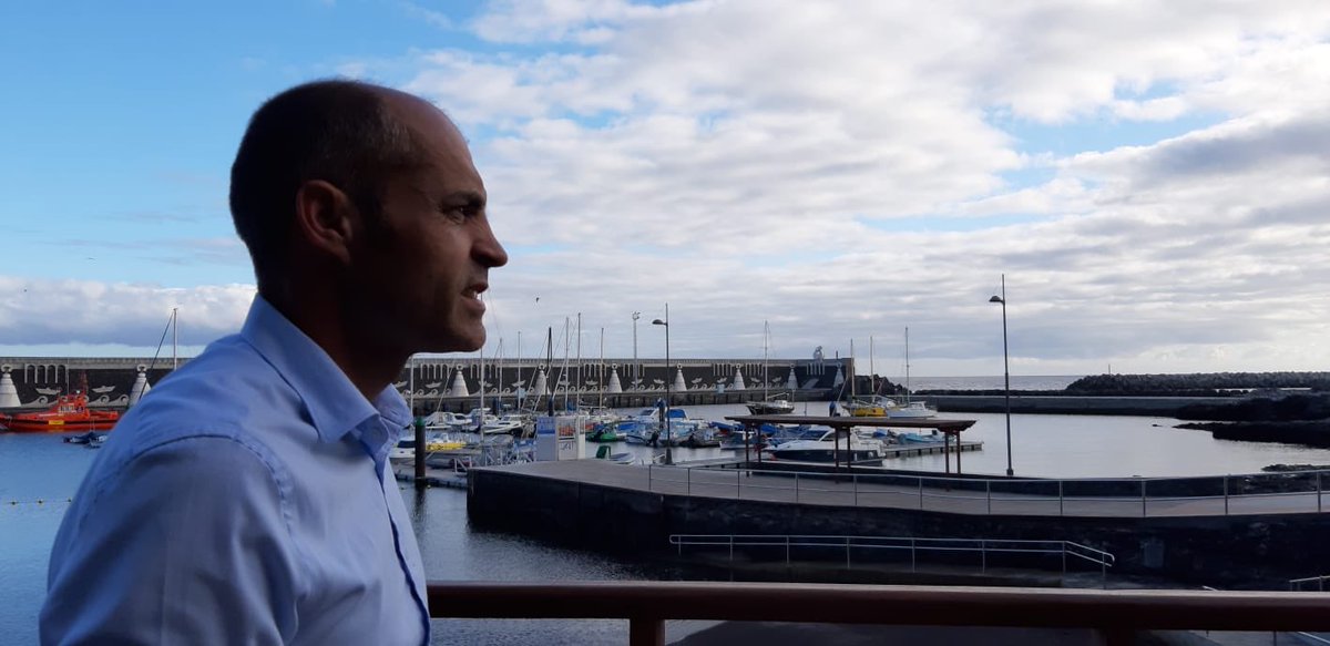 AExElHierro's tweet photo. El 26M tenemos que comprometernos con #ElHierro, con el diálogo y con el esfuerzo que ponemos en luchar por esta isla. Con humildad, constancia y responsabilidad, @DavidCabreraDL es la mejor garantía para luchar POR EL HIERRO al frente del Cabildo Insular.

#VotaDavidCabrera https://t.co/jU1y6luodt