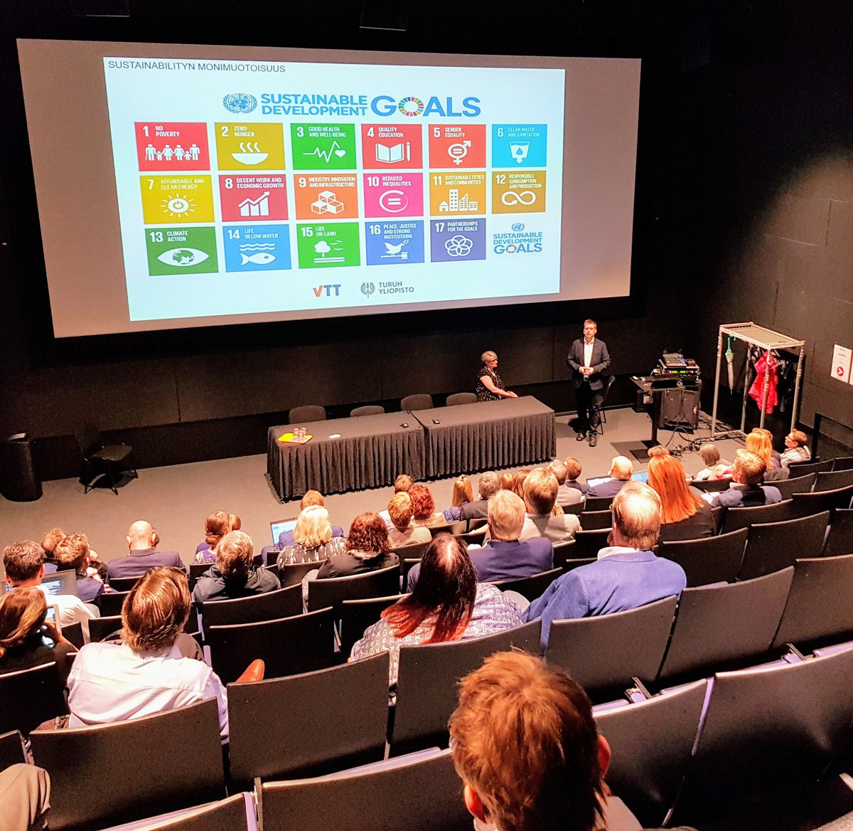 utucomp's tweet photo. Yksi tapa jäsentää vastuullisuutta (sustainability) ovat SDG eli YK:n kestävän kehityksen tavoitteet. Erikoistutkija Teijo Lehtonen alusti aamupäivän SUSTIS-seminaaria. https://t.co/6gYImSzPXx @meriteollisuus @vtt @UniTurku https://t.co/1q7YOy2YFE
