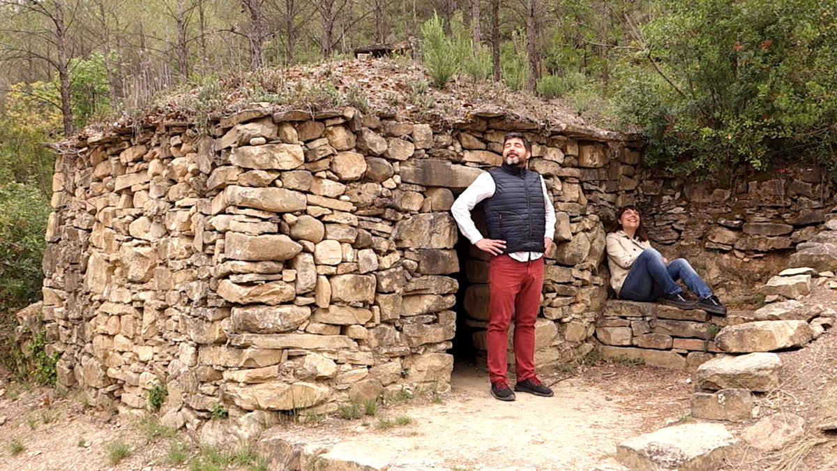 "Bages, paradis de la pedra seca" un minireportatge dels amics <a href="/enoturista_/">Enoturista | Vi(atges) autèntics</a> per descobrir l'essència de la cultura del vi en un territori amb molta història!!  youtu.be/oqwX6czUT7I #dopladebages