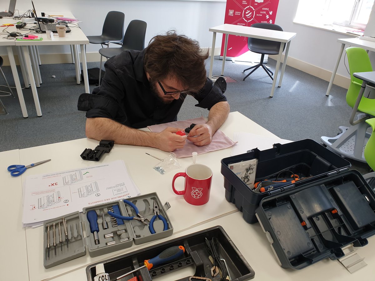 AccessRobotique's tweet image. #Robotlab 
C'est parti pour le montage intuitif réalisable en 3 heures (donc comptons bien le double...) de notre #imprimante3d #MicroDeltaRework par @eMotionTech !
#RepRap #impression3D #diy #MadeInFrance