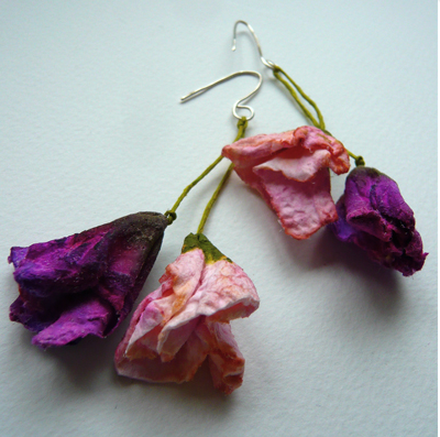 PullensYards's tweet photo. Marite Del Villar will welcome everyone into her world of jewellery & textile making during #PullensYardsOpenStudios, 7-9 June. Visit her site at https://t.co/bGxe9DdjTR, her TW: @vondervoma, IG: @marite_dv, & visit in person in #PeacockYard. #jewellery #textiles #fsahion #design https://t.co/B0j7d5b2jm
