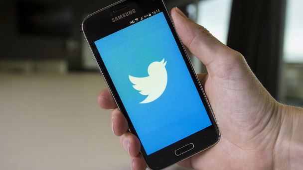 Twitter autorise l’ajout de photo, vidéo et GIF au Retweet #SocialMediaMarketing #eMarketing arobasenet.com/2019/05/twitte…