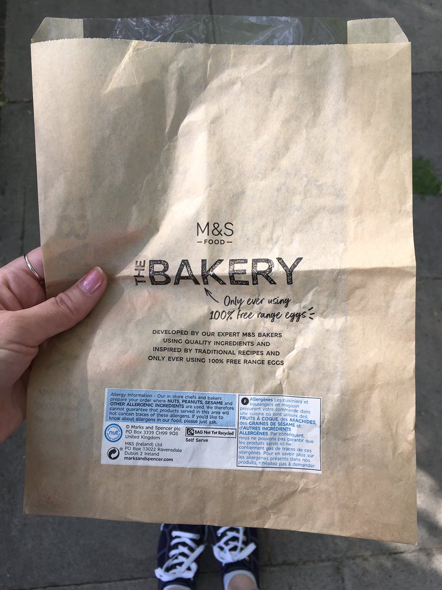 han_davids's tweet photo. Tell me @marksandspencer why can’t I breakfast on the run in a paper bag that CAN be recycled?! Please change this to a material that’s biodegradable or recyclable! #BeatPlasticPollution #oneplanetonehealth #oneless #plastic #recycle https://t.co/CWTPekTOQw