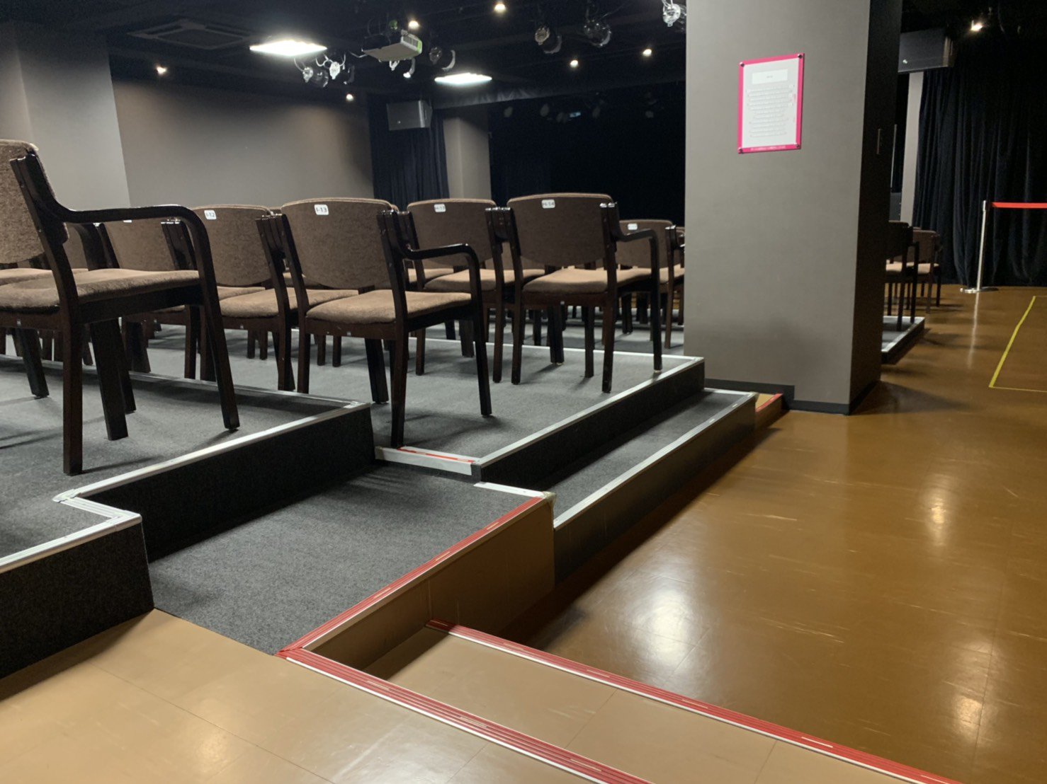 大宮ラクーンよしもと劇場 客席工事しました 度々アンケートで 後ろの席からでは舞台が見えにくい とご意見を頂いておりました この度客席を工事致しまして 以前より段差が出来て 後ろの席からも少し見やすくなりました いつもご意見有難う 大宮ラクーンよしもと劇場 客席工事しました 度々アンケートで 後ろの席からでは舞台が見えにくい とご意見を頂いておりました この度客席を工事致しまして 以前より段差が出来て 後ろの席からも少し見やすくなりました いつもご意見有難う