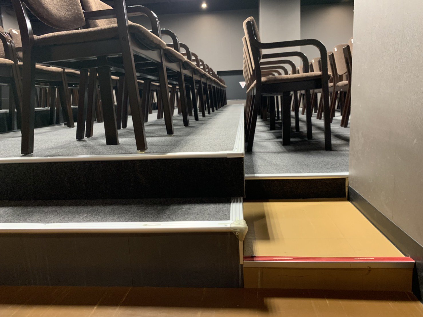 大宮ラクーンよしもと劇場 V Twitter 客席工事しました 度々アンケートで 後ろの席からでは舞台が見えにくい とご意見を頂いておりました この度客席を工事致しまして 以前より段差が出来て 後ろの席からも少し見やすくなりました いつもご意見有難う 大宮ラクーンよしもと劇場 V Twitter 客席工事しました 度々アンケートで 後ろの席からでは舞台が見えにくい とご意見を頂いておりました この度客席を工事致しまして 以前より段差が出来て 後ろの席からも少し見やすくなりました いつもご意見有難う