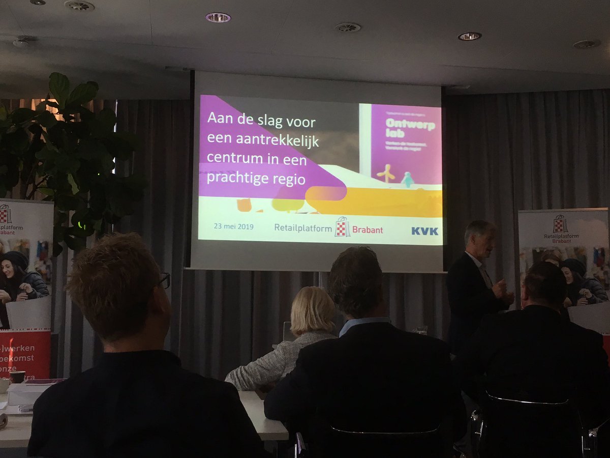 Bijeenkomst <a href="/retailplatform/">SSM Retail Platform</a> Brabant, samen aan de slag voor een aantrekkelijk centrum! Leuk om even terug te zijn bij oude werkgever <a href="/KVK_NL/">Kamer van Koophandel</a> Eindhoven, de plaats waar het Programma Centrummanagement in 2008 begon! Vandaag ook afscheid van Paul van Moorsel, retaildeskundige KvK.