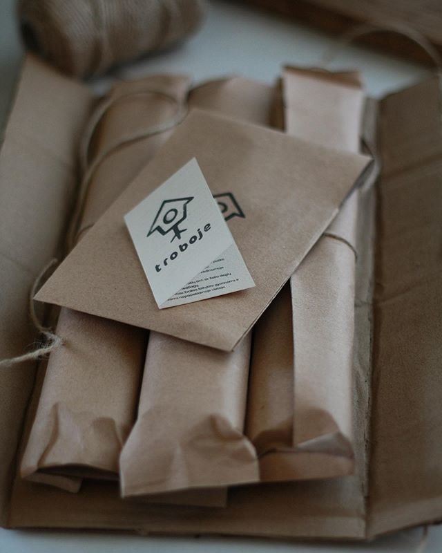Packing and wrapping. Nothing fancy, but 100% recycled, reused or natural. 🌿
•
•
•
•
•
#ecofriendly #sustainablebusiness #zerowaste #allthingsnatural #handdippedcandles #candlemaking #recycledpaper #packagingdesign #brandingdesign #homestead #farmlifebestlife #seeksimpli…
