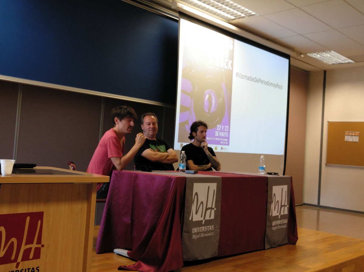 Ya empieza el debate en las #VJornadasDePeriodismoyRock "Hay mucho más detrás de la música, por ejemplo el marketing de guerrilla que te da de comer", dice Elío Ferrán de Sindicato de ruido Costa Blanca