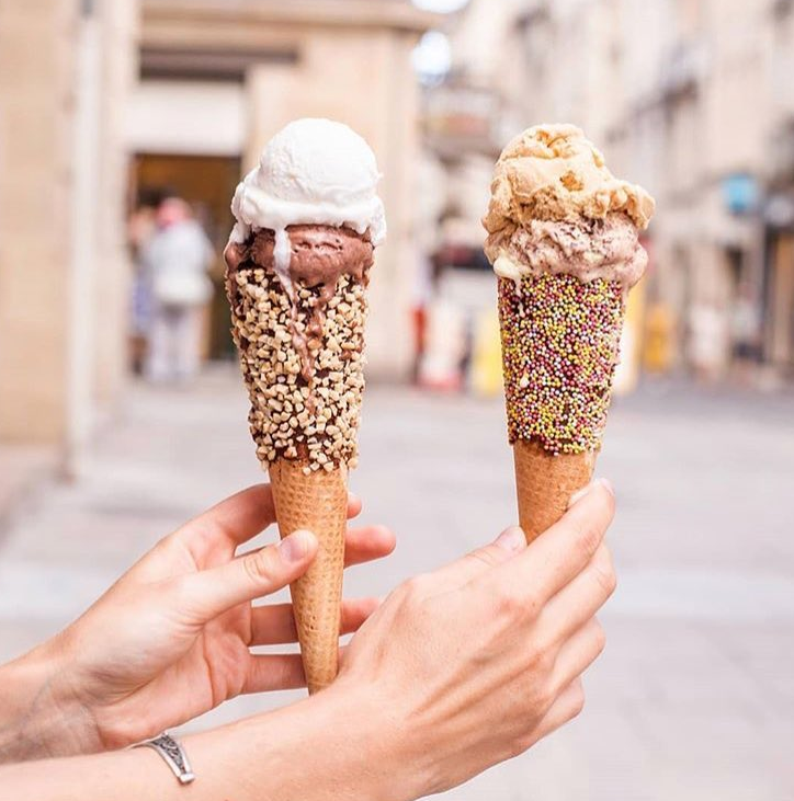 OSORBETDAMOUR's tweet photo. En mai, fais ce qu'il te plait.... et nous avec ce beau soleil, on a envie de manger plein de glaces ☀️🍦🍧 Et vous, qu'avez-vous prévu ce week-end ? 😋😎
📸@mllecoton https://t.co/GtQC3DK0uN
