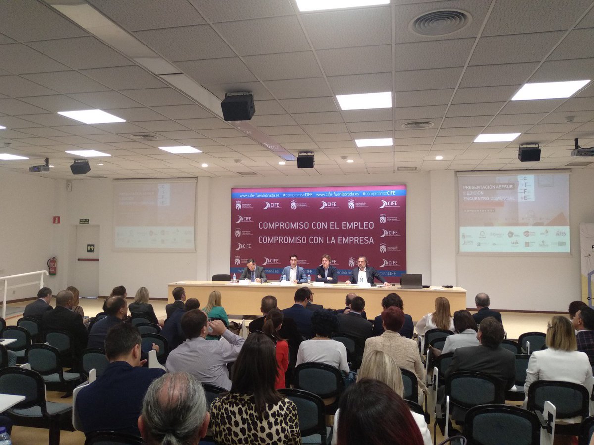 CamaradeMadrid's tweet photo. El presidente de la Cámara de Madrid, Ángel Asensio, en el II Encuentro Comercial Interterritorial de Madrid con la presentación de #AEFSUR, nueva asociación de Fuenlabrada "que fomentará y desarrollará las medidas necesarias para dinamizar el comercio y la empresa". https://t.co/5zeA7CslUJ