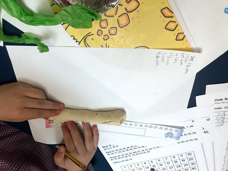 MMMFunMathClubs's tweet image. Amazing museum week.  The children measured bones and discovered other children's favourite dinosaurs in the Dinosaur Museum.  They also drew pictures using shapes in the Art Museum. 🦕🦖🎨📏🔴⬛️🔶♦️🔺