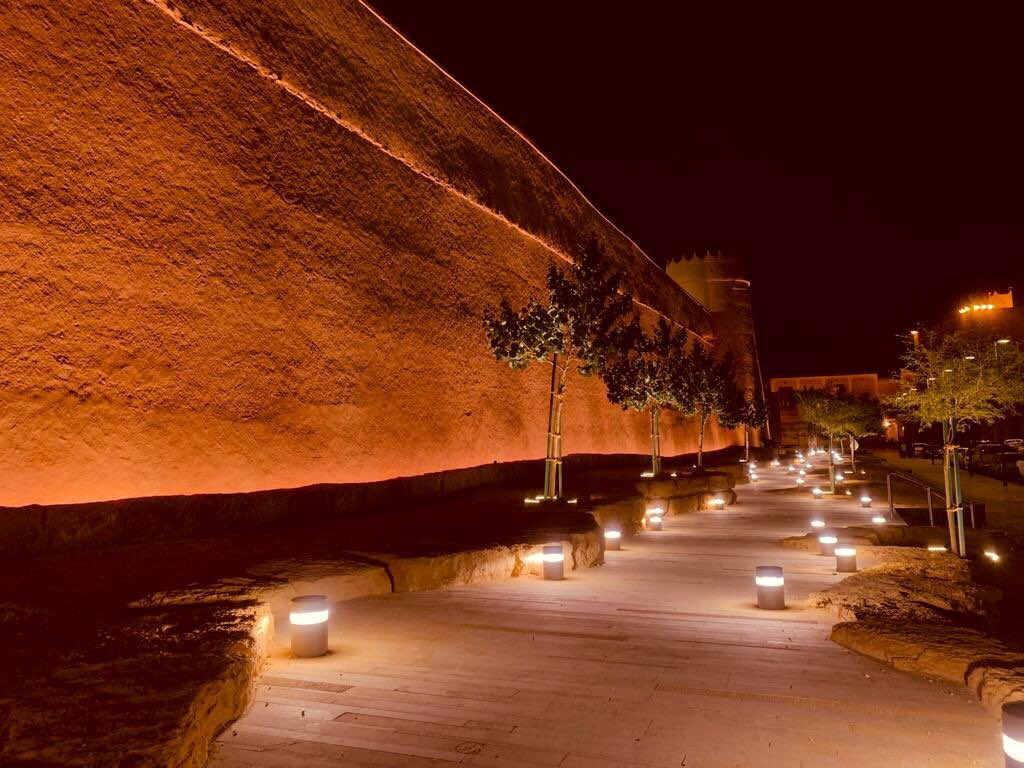✨ A mesmerizing effect created for the Al Masmak Fort in Riyadh. #Linealuce is a linear product that brings architectural details to life enhancing surface textures. 

Check out more projects on iguzzini.com/us/linealuce/